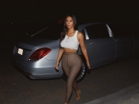 Kim Kardashian obsypana brokatem na nagie ciało